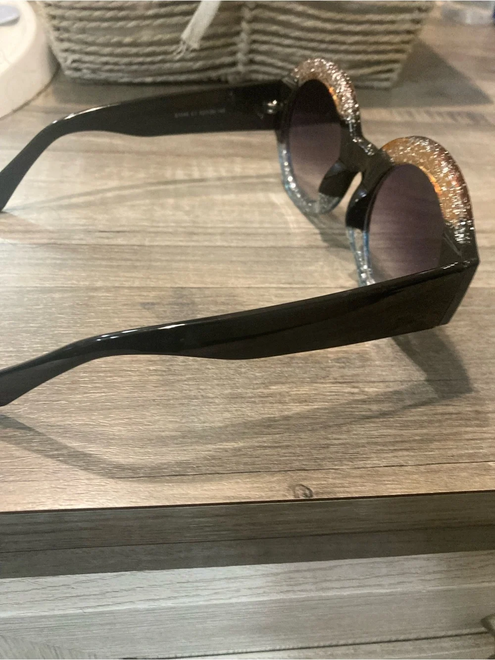 Women Round Glitter Frame Sunglasses - Gold & Blue